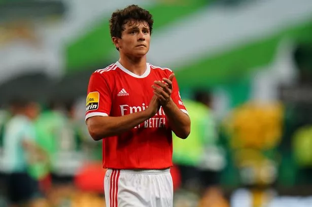 Man City Coba Telikung MU Untuk Transfer Joao Neves